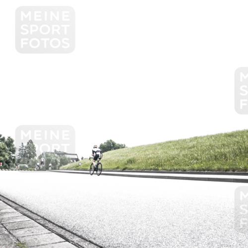 21.06.2026 - 29. Vierlanden-Triathlon H.Heesch http://msf.ph/oto/9906448 21.06.2026 11:33:30 Radfahren 19, 54, 238, 255, 686, 894 meine-sportfotos.de