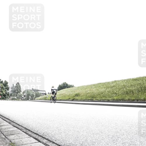 21.06.2026 - 29. Vierlanden-Triathlon H.Heesch http://msf.ph/oto/9906451 21.06.2026 11:33:30 Radfahren 19, 54, 238, 255, 686, 894 meine-sportfotos.de