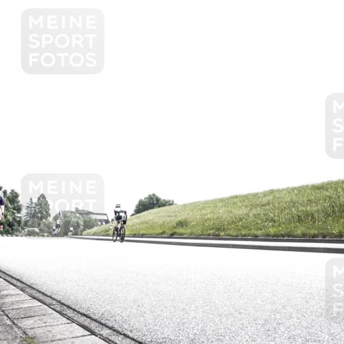 21.06.2026 - 29. Vierlanden-Triathlon H.Heesch http://msf.ph/oto/9906454 21.06.2026 11:33:30 Radfahren 19, 54, 238, 255, 686, 894 meine-sportfotos.de