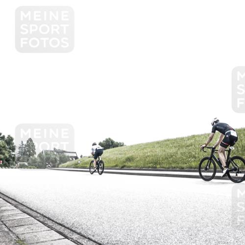 21.06.2026 - 29. Vierlanden-Triathlon H.Heesch http://msf.ph/oto/9906503 21.06.2026 11:33:49 Radfahren 682, 701 meine-sportfotos.de