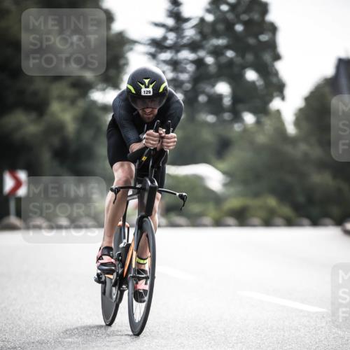 21.06.2026 - 29. Vierlanden-Triathlon H.Heesch http://msf.ph/oto/9906533 21.06.2026 09:20:18 Radfahren 129, 132 meine-sportfotos.de