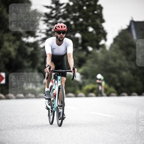 21.06.2026 - 29. Vierlanden-Triathlon H.Heesch http://msf.ph/oto/9906537 21.06.2026 10:24:55 Radfahren 33, 253, 577 meine-sportfotos.de