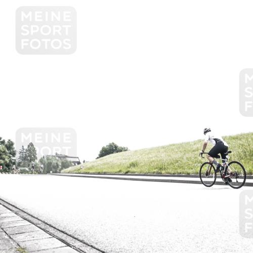 21.06.2026 - 29. Vierlanden-Triathlon H.Heesch http://msf.ph/oto/9906538 21.06.2026 11:34:20 Radfahren 33, 176, 699 meine-sportfotos.de