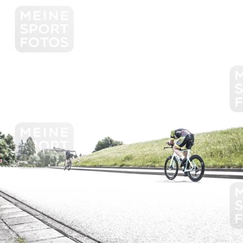 21.06.2026 - 29. Vierlanden-Triathlon H.Heesch http://msf.ph/oto/9906583 21.06.2026 11:35:08 Radfahren 64, 860, 869 meine-sportfotos.de