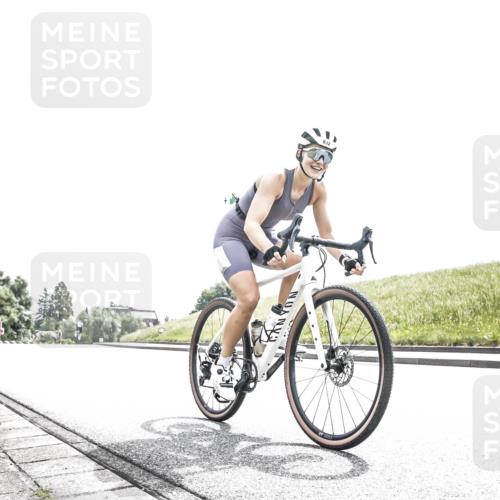 21.06.2026 - 29. Vierlanden-Triathlon H.Heesch http://msf.ph/oto/9906667 21.06.2026 11:36:56 Radfahren 832, 865 meine-sportfotos.de