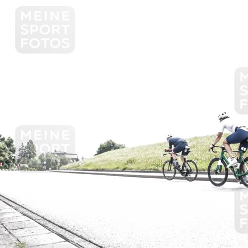 21.06.2026 - 29. Vierlanden-Triathlon H.Heesch http://msf.ph/oto/9906673 21.06.2026 11:36:57 Radfahren 832, 865 meine-sportfotos.de