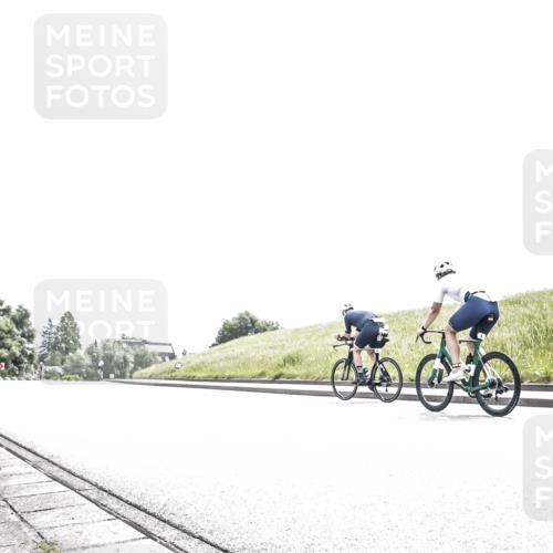 21.06.2026 - 29. Vierlanden-Triathlon H.Heesch http://msf.ph/oto/9906676 21.06.2026 11:36:57 Radfahren 832, 865 meine-sportfotos.de