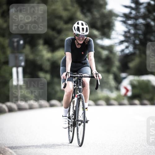 21.06.2026 - 29. Vierlanden-Triathlon H.Heesch http://msf.ph/oto/9906697 21.06.2026 11:41:33 Radfahren 137, 138, 236, 299, 649, 655, 659, 712, 744 meine-sportfotos.de