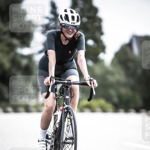 21.06.2026 - 29. Vierlanden-Triathlon H.Heesch http://msf.ph/oto/9906771 21.06.2026 11:41:34 Radfahren 137, 138, 236, 299, 649, 655, 659, 712, 744 meine-sportfotos.de