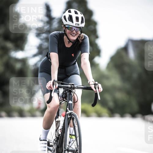 21.06.2026 - 29. Vierlanden-Triathlon H.Heesch http://msf.ph/oto/9906777 21.06.2026 11:41:34 Radfahren 137, 138, 236, 299, 649, 655, 659, 712, 744 meine-sportfotos.de