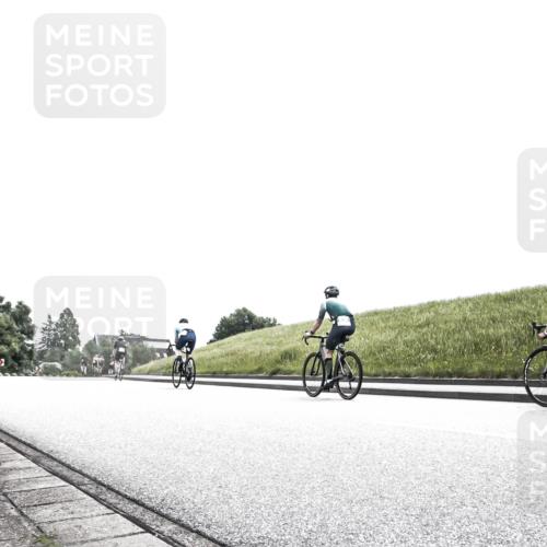 21.06.2026 - 29. Vierlanden-Triathlon H.Heesch http://msf.ph/oto/9906783 21.06.2026 11:40:38 Radfahren 660, 713 meine-sportfotos.de