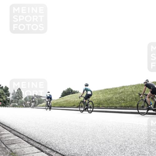 21.06.2026 - 29. Vierlanden-Triathlon H.Heesch http://msf.ph/oto/9906786 21.06.2026 11:40:38 Radfahren 660, 713 meine-sportfotos.de