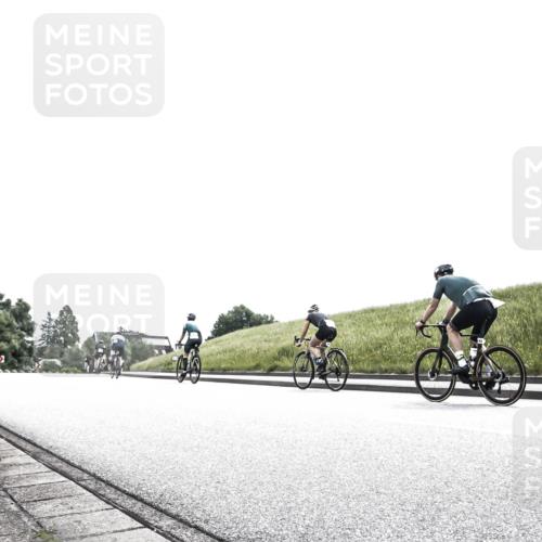 21.06.2026 - 29. Vierlanden-Triathlon H.Heesch http://msf.ph/oto/9906789 21.06.2026 11:40:39 Radfahren 660, 713, 1358 meine-sportfotos.de