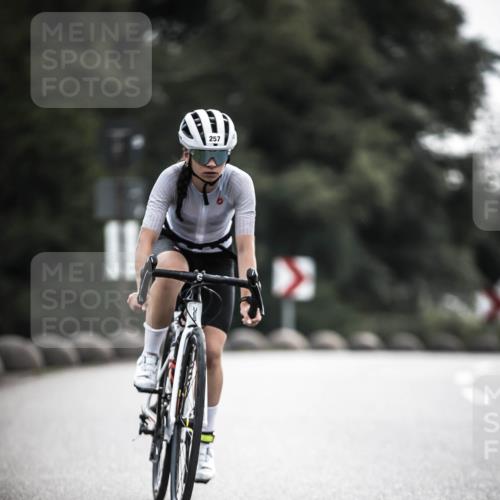 21.06.2026 - 29. Vierlanden-Triathlon H.Heesch http://msf.ph/oto/9906805 21.06.2026 09:21:11 Radfahren 13, 88, 257 meine-sportfotos.de