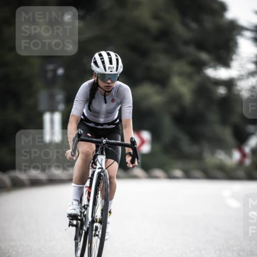 21.06.2026 - 29. Vierlanden-Triathlon H.Heesch http://msf.ph/oto/9906811 21.06.2026 09:21:11 Radfahren 13, 88, 257 meine-sportfotos.de