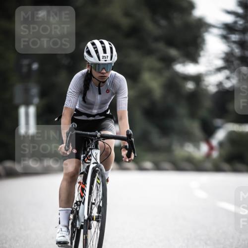 21.06.2026 - 29. Vierlanden-Triathlon H.Heesch http://msf.ph/oto/9906820 21.06.2026 09:21:11 Radfahren 13, 88, 257 meine-sportfotos.de