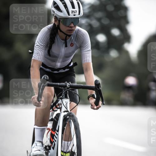21.06.2026 - 29. Vierlanden-Triathlon H.Heesch http://msf.ph/oto/9906853 21.06.2026 09:21:12 Radfahren 13, 88, 257 meine-sportfotos.de