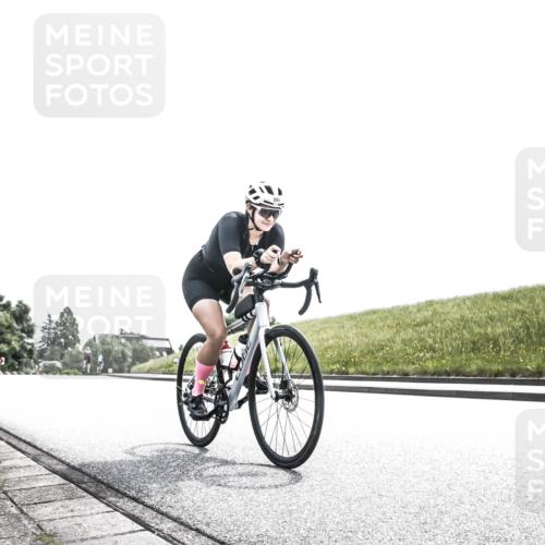 21.06.2026 - 29. Vierlanden-Triathlon H.Heesch http://msf.ph/oto/9906855 21.06.2026 11:45:04 Radfahren 255, 696 meine-sportfotos.de