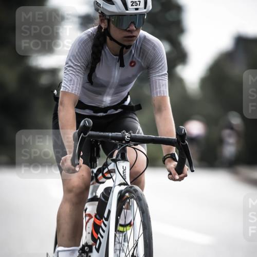 21.06.2026 - 29. Vierlanden-Triathlon H.Heesch http://msf.ph/oto/9906858 21.06.2026 09:21:12 Radfahren 13, 88, 257 meine-sportfotos.de