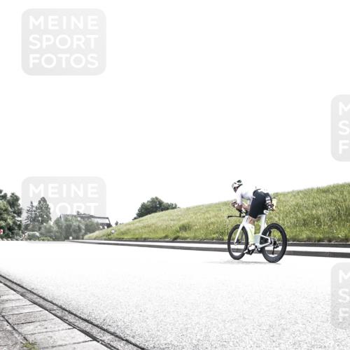 21.06.2026 - 29. Vierlanden-Triathlon H.Heesch http://msf.ph/oto/9906868 21.06.2026 11:45:47 Radfahren 680, 742 meine-sportfotos.de