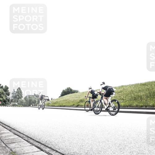 21.06.2026 - 29. Vierlanden-Triathlon H.Heesch http://msf.ph/oto/9906881 21.06.2026 11:45:47 Radfahren 680, 742 meine-sportfotos.de