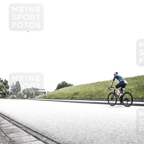 21.06.2026 - 29. Vierlanden-Triathlon H.Heesch http://msf.ph/oto/9906918 21.06.2026 11:46:01 Radfahren 17, 644, 724, 787, 814, 877 meine-sportfotos.de
