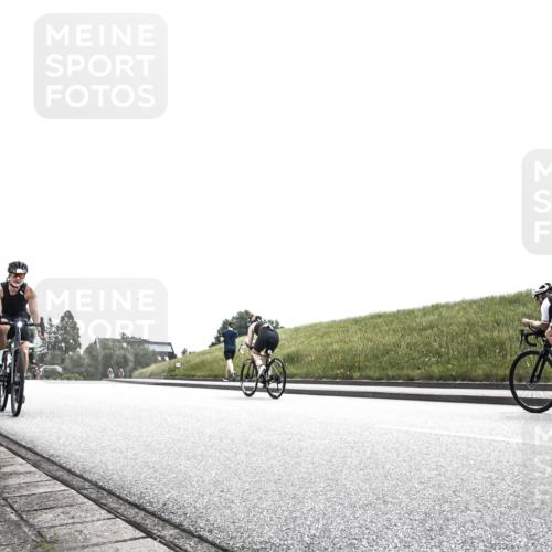 21.06.2026 - 29. Vierlanden-Triathlon H.Heesch http://msf.ph/oto/9907025 21.06.2026 11:49:11 Radfahren 105, 128, 279, 681 meine-sportfotos.de
