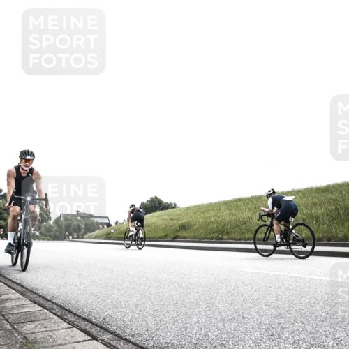 21.06.2026 - 29. Vierlanden-Triathlon H.Heesch http://msf.ph/oto/9907031 21.06.2026 11:49:11 Radfahren 105, 128, 279, 681 meine-sportfotos.de