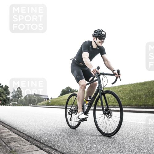 21.06.2026 - 29. Vierlanden-Triathlon H.Heesch http://msf.ph/oto/9907168 21.06.2026 11:51:51 Radfahren 20, 633, 727, 876 meine-sportfotos.de