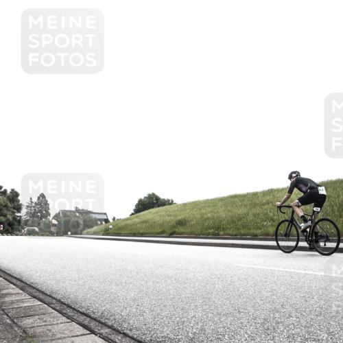 21.06.2026 - 29. Vierlanden-Triathlon H.Heesch http://msf.ph/oto/9907190 21.06.2026 11:52:08 Radfahren 810 meine-sportfotos.de