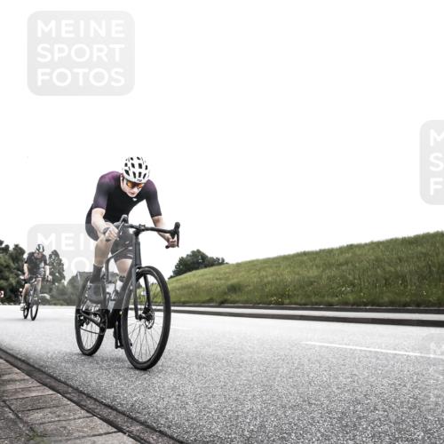 21.06.2026 - 29. Vierlanden-Triathlon H.Heesch http://msf.ph/oto/9907433 21.06.2026 11:56:59 Radfahren 686, 750, 777 meine-sportfotos.de