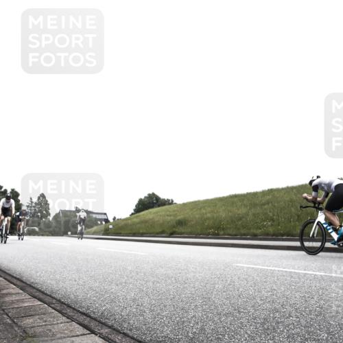 21.06.2026 - 29. Vierlanden-Triathlon H.Heesch http://msf.ph/oto/9907507 21.06.2026 11:59:22 Radfahren 735, 845 meine-sportfotos.de