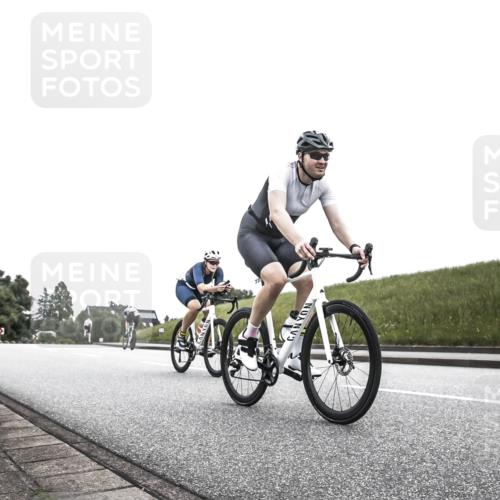 21.06.2026 - 29. Vierlanden-Triathlon H.Heesch http://msf.ph/oto/9907513 21.06.2026 11:59:24 Radfahren 735, 845 meine-sportfotos.de