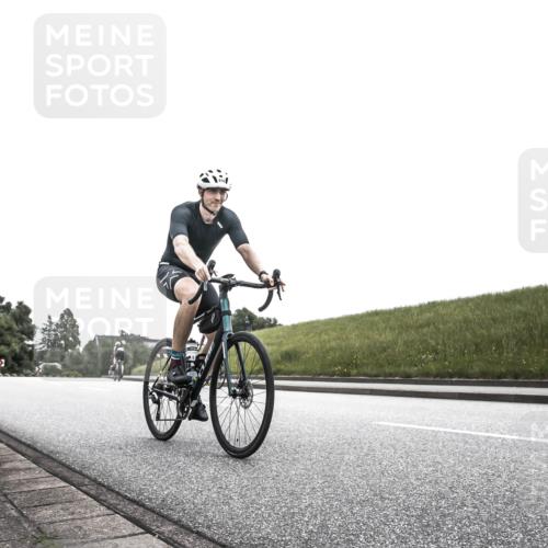 21.06.2026 - 29. Vierlanden-Triathlon H.Heesch http://msf.ph/oto/9907561 21.06.2026 12:00:40 Radfahren 658 meine-sportfotos.de
