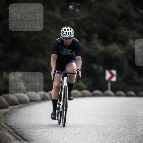 21.06.2026 - 29. Vierlanden-Triathlon H.Heesch http://msf.ph/oto/9907651 21.06.2026 09:23:02 Radfahren 14, 227 meine-sportfotos.de