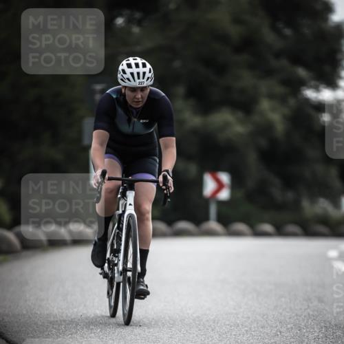 21.06.2026 - 29. Vierlanden-Triathlon H.Heesch http://msf.ph/oto/9907667 21.06.2026 09:23:02 Radfahren 14, 227 meine-sportfotos.de