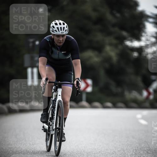 21.06.2026 - 29. Vierlanden-Triathlon H.Heesch http://msf.ph/oto/9907680 21.06.2026 09:23:02 Radfahren 14, 227 meine-sportfotos.de