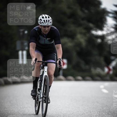 21.06.2026 - 29. Vierlanden-Triathlon H.Heesch http://msf.ph/oto/9907683 21.06.2026 09:23:02 Radfahren 14, 227 meine-sportfotos.de