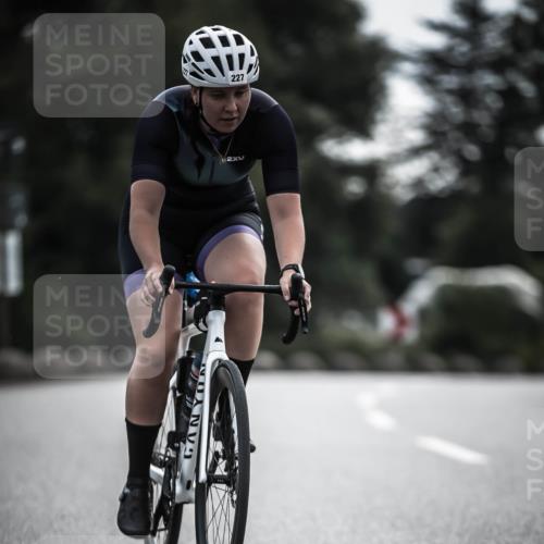 21.06.2026 - 29. Vierlanden-Triathlon H.Heesch http://msf.ph/oto/9907701 21.06.2026 09:23:03 Radfahren 14, 227 meine-sportfotos.de