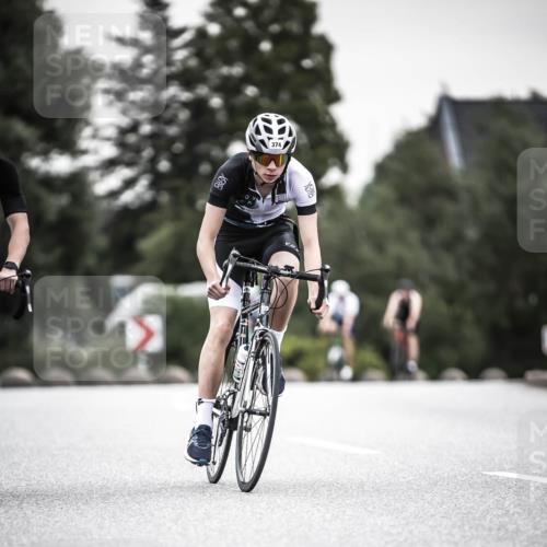 21.06.2026 - 29. Vierlanden-Triathlon H.Heesch http://msf.ph/oto/9907921 21.06.2026 10:26:36 Radfahren 46, 118, 119, 141, 177, 219, 278, 328, 353, 374, 386, 485, 488 meine-sportfotos.de