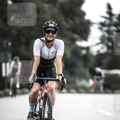 21.06.2026 - 29. Vierlanden-Triathlon H.Heesch http://msf.ph/oto/9908037 21.06.2026 09:23:46 Radfahren 131, 155, 166, 252, 264, 266, 301 meine-sportfotos.de