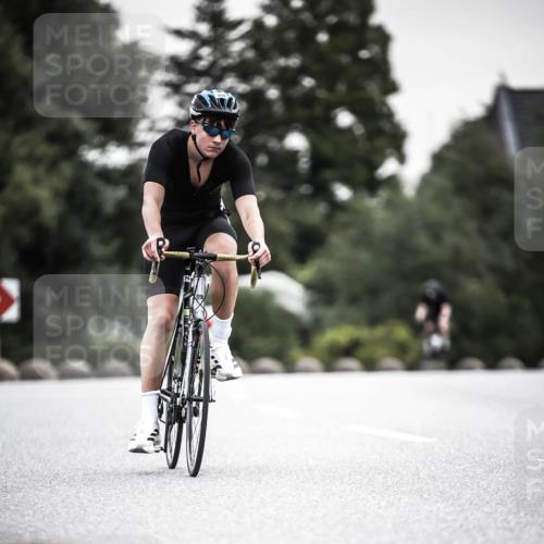 21.06.2026 - 29. Vierlanden-Triathlon H.Heesch http://msf.ph/oto/9908088 21.06.2026 10:26:57 Radfahren 45, 64, 112, 128, 164, 388, 624 meine-sportfotos.de