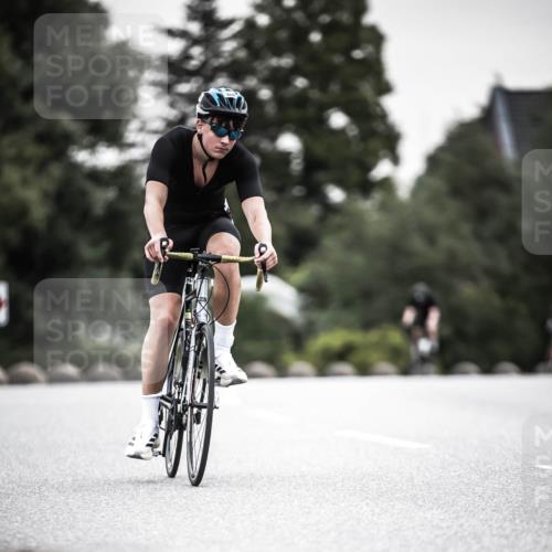 21.06.2026 - 29. Vierlanden-Triathlon H.Heesch http://msf.ph/oto/9908091 21.06.2026 10:26:57 Radfahren 45, 64, 112, 128, 164, 388, 624 meine-sportfotos.de
