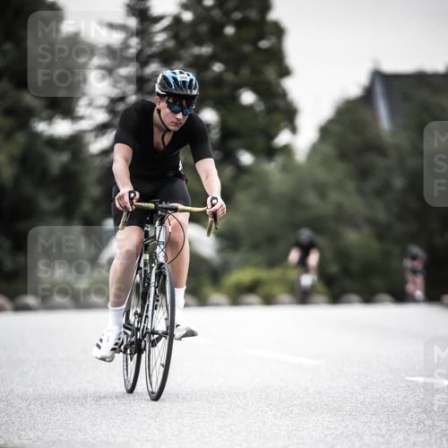 21.06.2026 - 29. Vierlanden-Triathlon H.Heesch http://msf.ph/oto/9908097 21.06.2026 10:26:57 Radfahren 45, 64, 112, 128, 164, 388, 624 meine-sportfotos.de