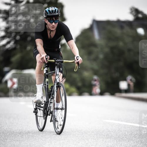 21.06.2026 - 29. Vierlanden-Triathlon H.Heesch http://msf.ph/oto/9908115 21.06.2026 10:26:57 Radfahren 45, 64, 112, 128, 164, 388, 624 meine-sportfotos.de