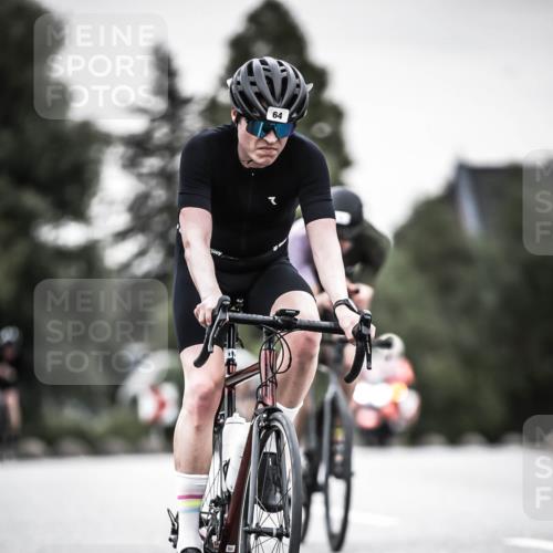 21.06.2026 - 29. Vierlanden-Triathlon H.Heesch http://msf.ph/oto/9908167 21.06.2026 10:27:04 Radfahren 43, 45, 64, 108, 128, 517, 600, 624 meine-sportfotos.de