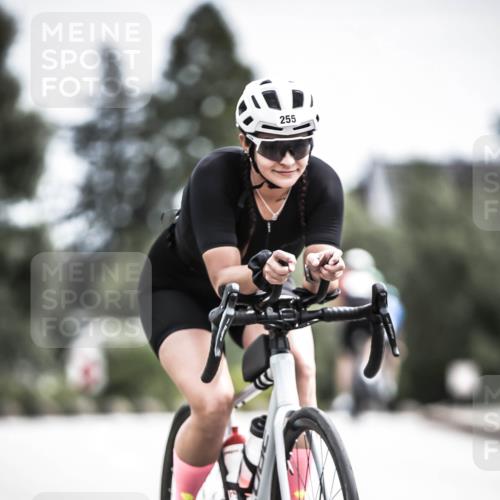 21.06.2026 - 29. Vierlanden-Triathlon H.Heesch http://msf.ph/oto/9908260 21.06.2026 11:45:03 Radfahren 255, 696 meine-sportfotos.de