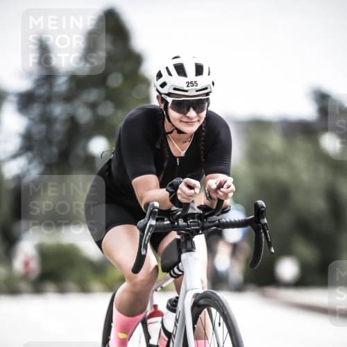 21.06.2026 - 29. Vierlanden-Triathlon H.Heesch http://msf.ph/oto/9908263 21.06.2026 11:45:03 Radfahren 255, 696 meine-sportfotos.de