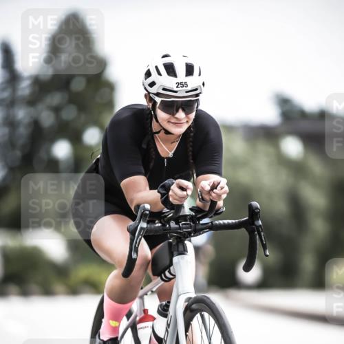 21.06.2026 - 29. Vierlanden-Triathlon H.Heesch http://msf.ph/oto/9908266 21.06.2026 11:45:03 Radfahren 255, 696 meine-sportfotos.de