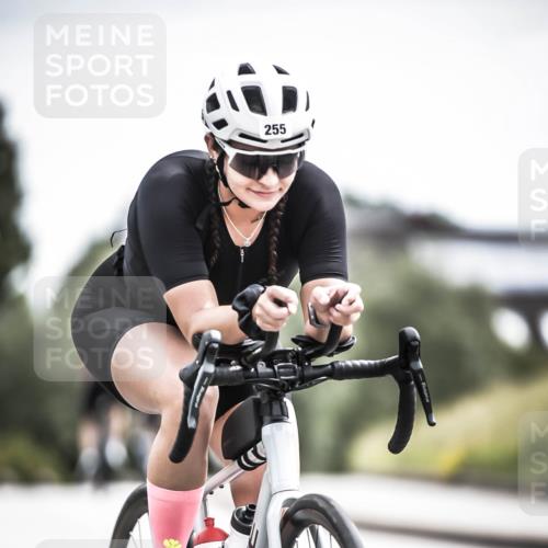 21.06.2026 - 29. Vierlanden-Triathlon H.Heesch http://msf.ph/oto/9908275 21.06.2026 11:45:03 Radfahren 255, 696 meine-sportfotos.de
